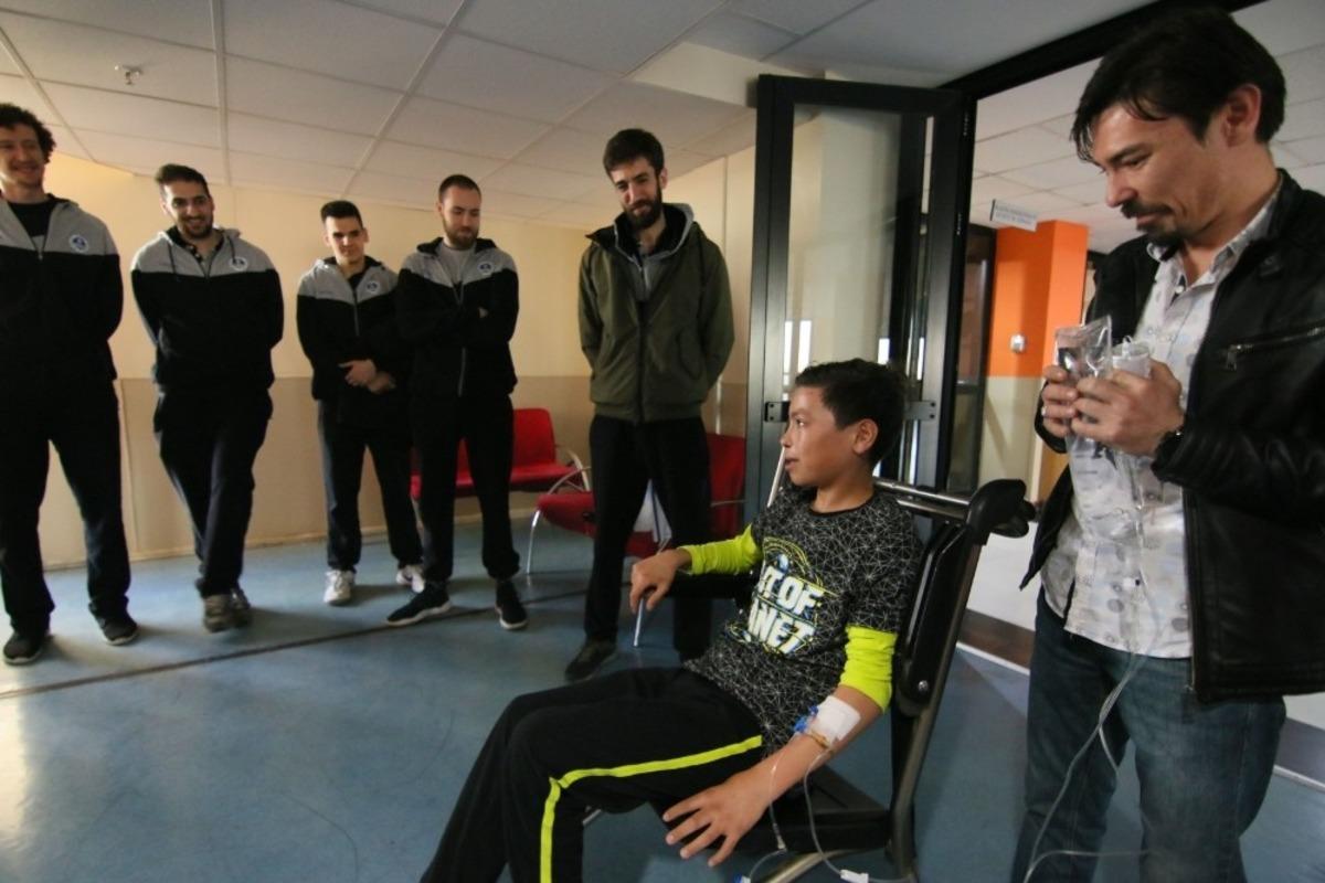 Kağıtspor, minik taraftara tedavisi i&ccedil;in moral verdi