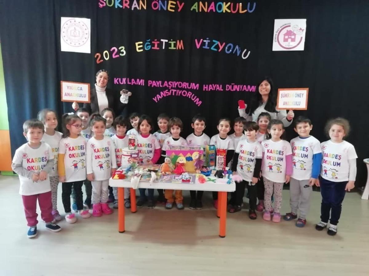 &Ouml;ğrenciler, kardeşlerine hazırladıkları hediyeyi verdi
