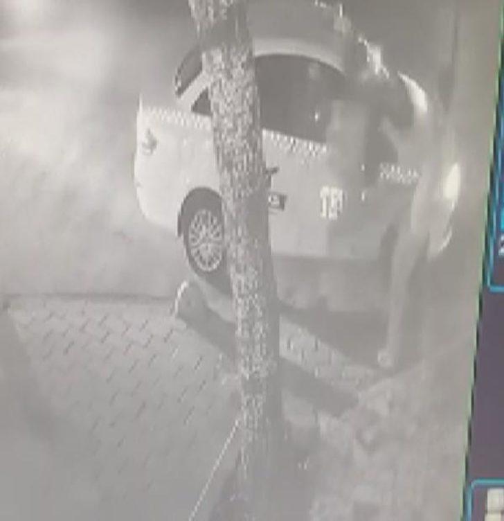 Fatih'te linç girişimi! Elinde sopa, yarı çıplak bir şekilde kadına saldırdı G1