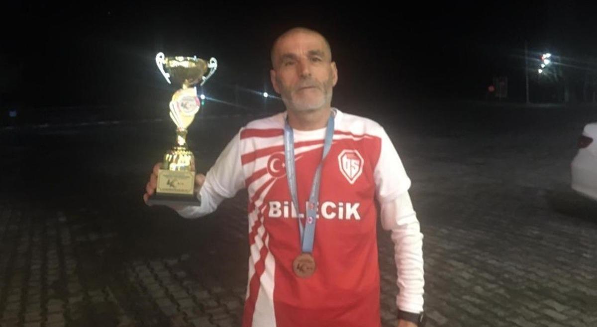 Bilecikli maratoncu Rıza Yıldırım&rsquo;dan bir kupa daha