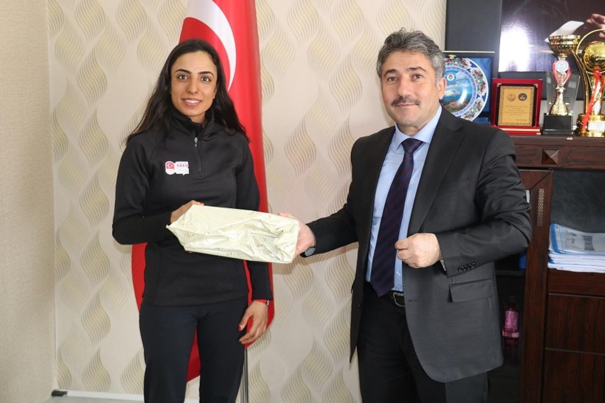 Ağrılı sporculardan b&uuml;y&uuml;k başarı