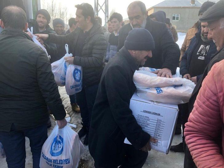Çaldıran Belediyesinin yardımları Başkale’deki depremzedelere ulaştırıldı G4