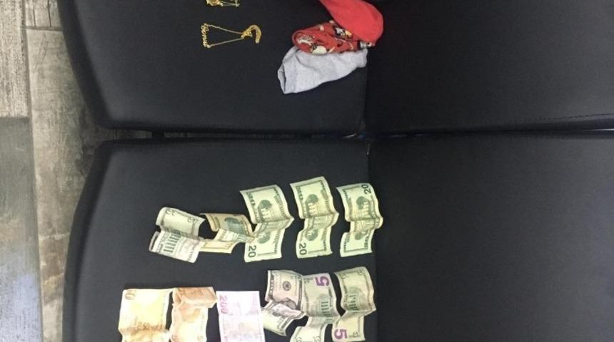 Hırsızlık zanlıları feribotla ka&ccedil;arken yakalandı