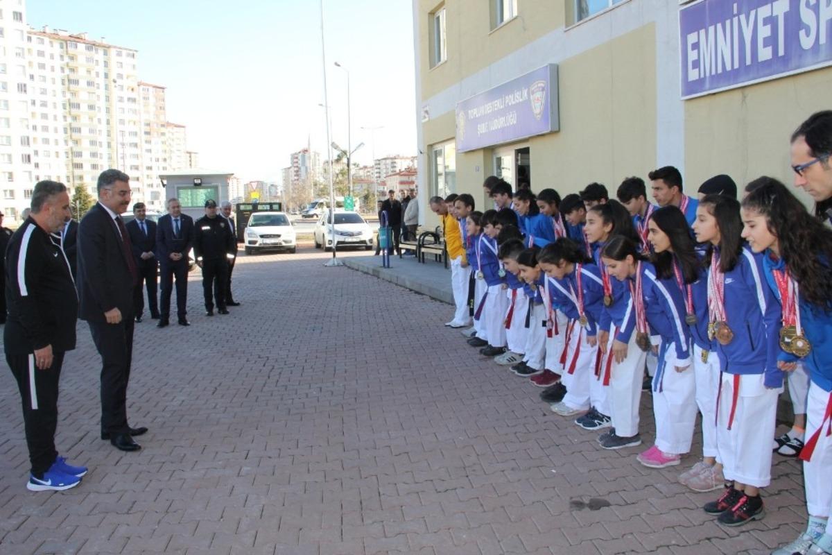 Emniyet M&uuml;d&uuml;r&uuml; Karab&ouml;rk&rsquo;ten TDP&rsquo;ye ziyaret