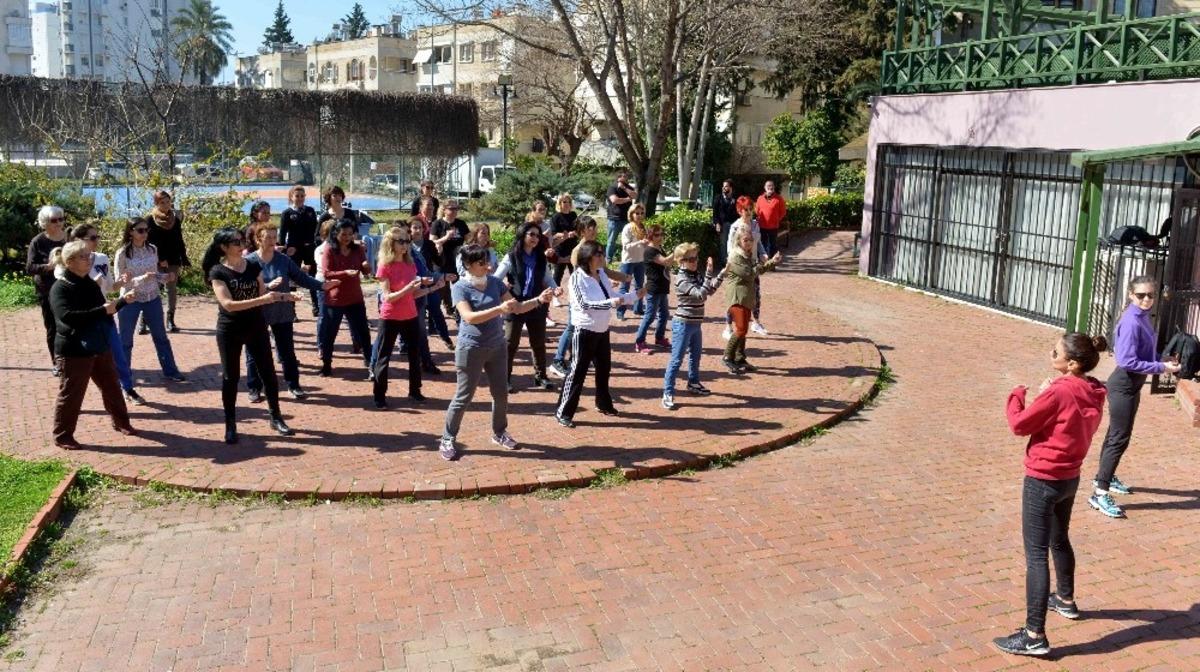 Kadınlar 8 Mart&rsquo;ta &rsquo;Şiddete hayır&rsquo; demek i&ccedil;in dans edecek