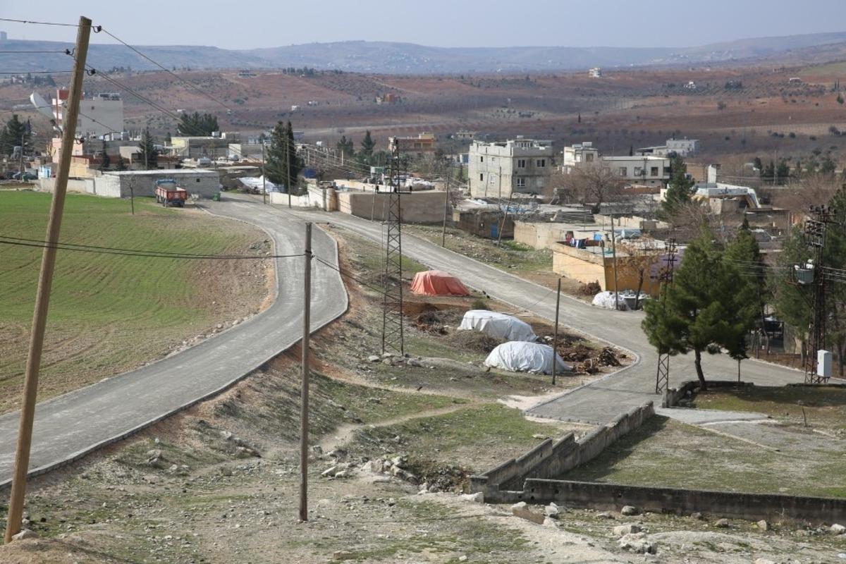 Karak&ouml;pr&uuml; kırsalında yol &ccedil;alışmaları s&uuml;r&uuml;yor