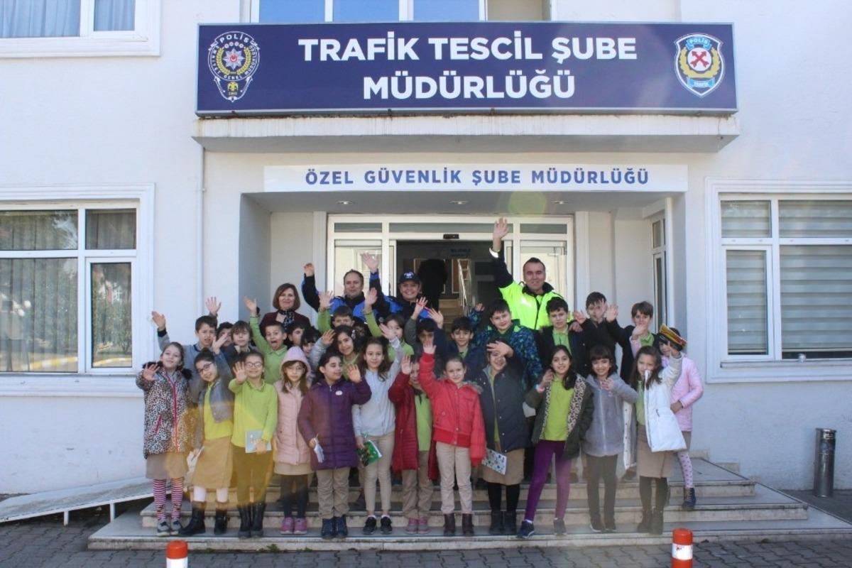 İlkokul &ouml;ğrencilerinden Sakarya Emniyet M&uuml;d&uuml;rl&uuml;ğ&uuml;ne ziyaret