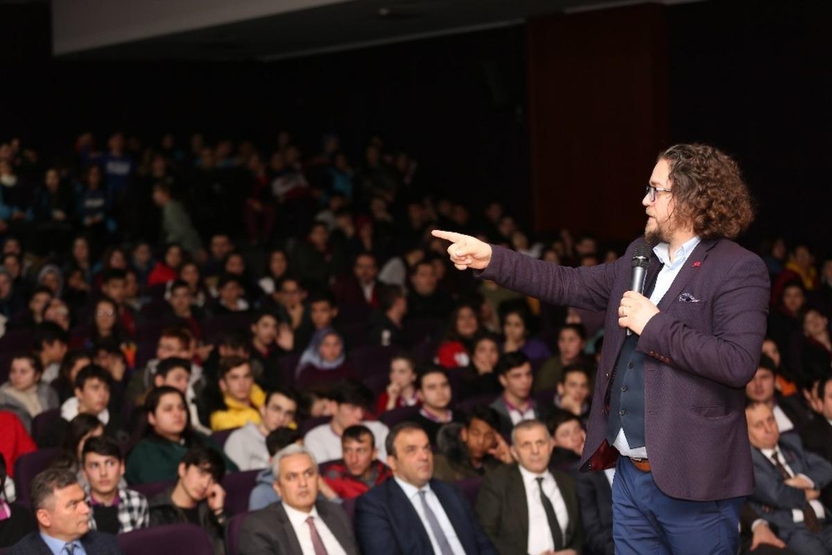 Dijital &Ouml;ğrenme Yolları ve Sosyal Medyanın Doğru Kullanımı