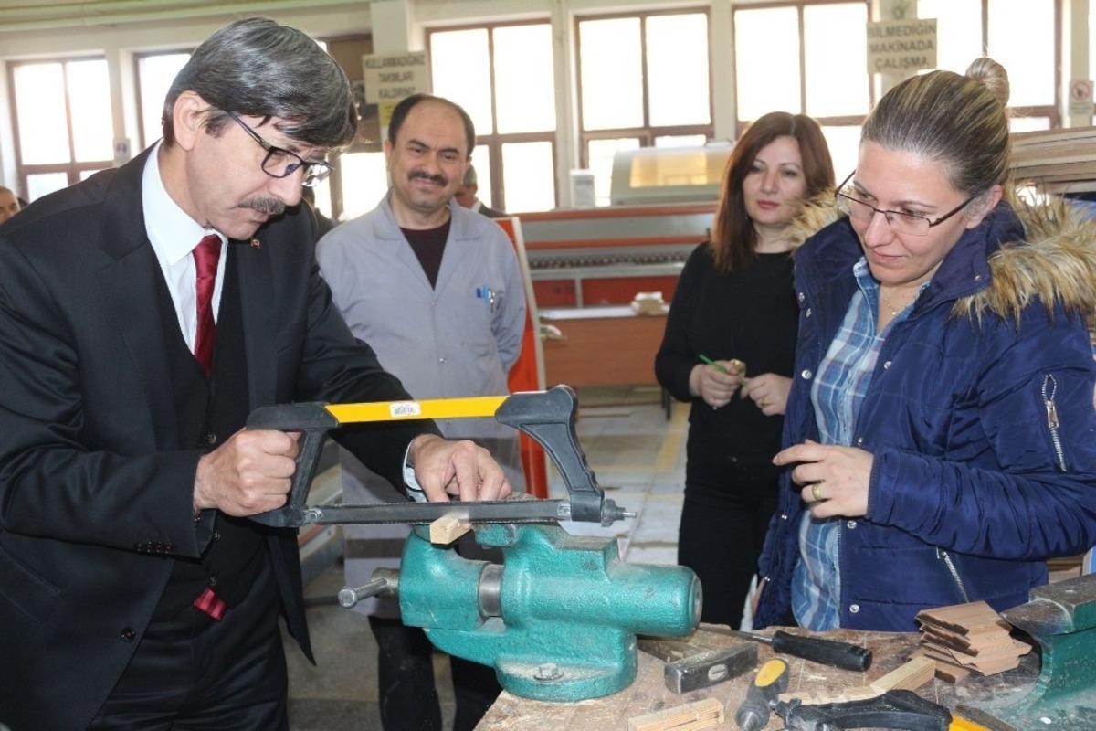 &lsquo;Afyonkarahisar Kendin Yap&rsquo; projesi kursu devam ediyor