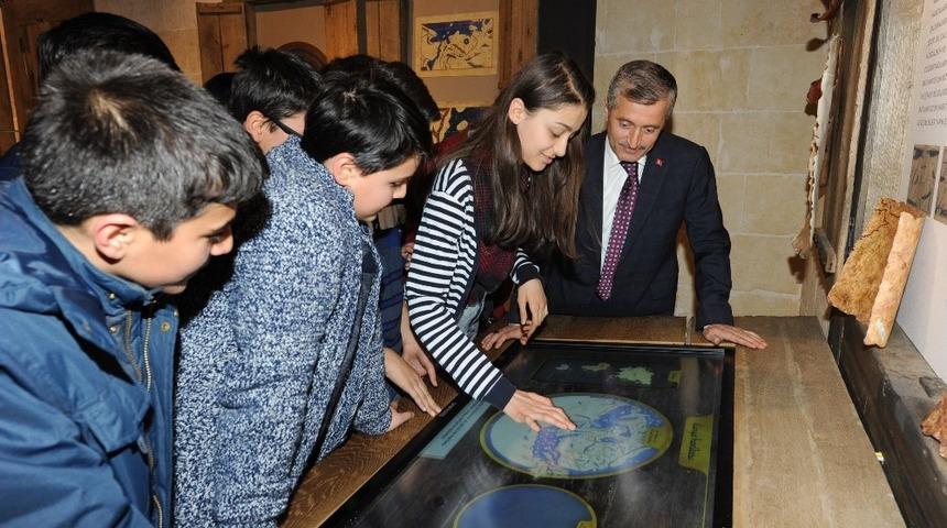 İslam Bilim Tarihi M&uuml;zesi &ouml;ğrencilere ilham kaynağı oluyor