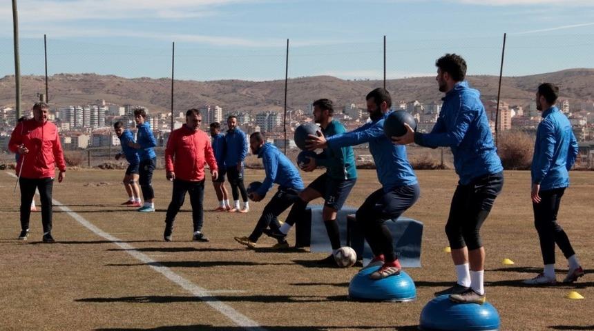 Nevşehir Belediyespor, G&ouml;lc&uuml;kspor hazırlıklarını s&uuml;rd&uuml;r&uuml;yor