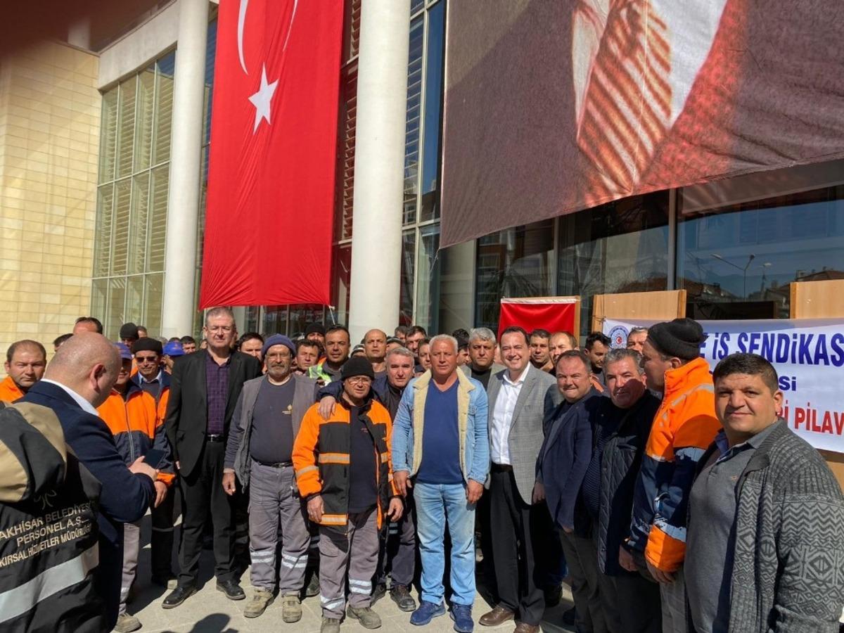 İş&ccedil;ilerden Başkan Dutlulu&rsquo;ya pilav hayrıyla teşekk&uuml;r