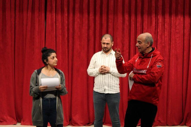 Mustafakemalpaşa bölge tiyatrosu 20 yaşında G3