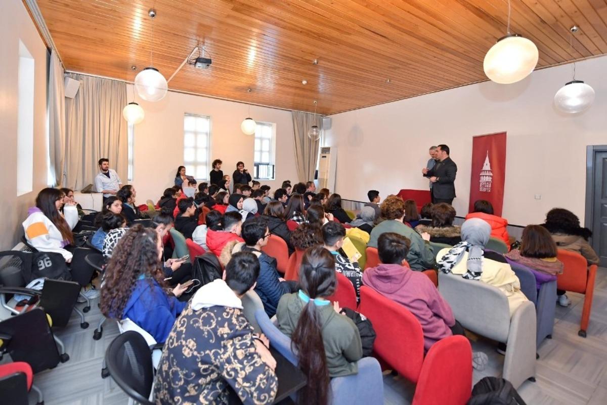 Başkan Yıldız Kırmızı Sedir S&ouml;yleşisi&rsquo;ne konuk oldu