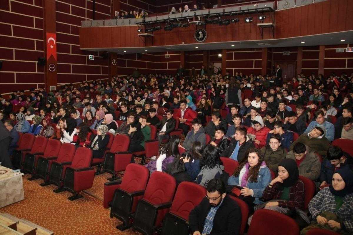 Yazar Tarık Buğra vefatının 26.yılında Akşehir&rsquo;de anıldı