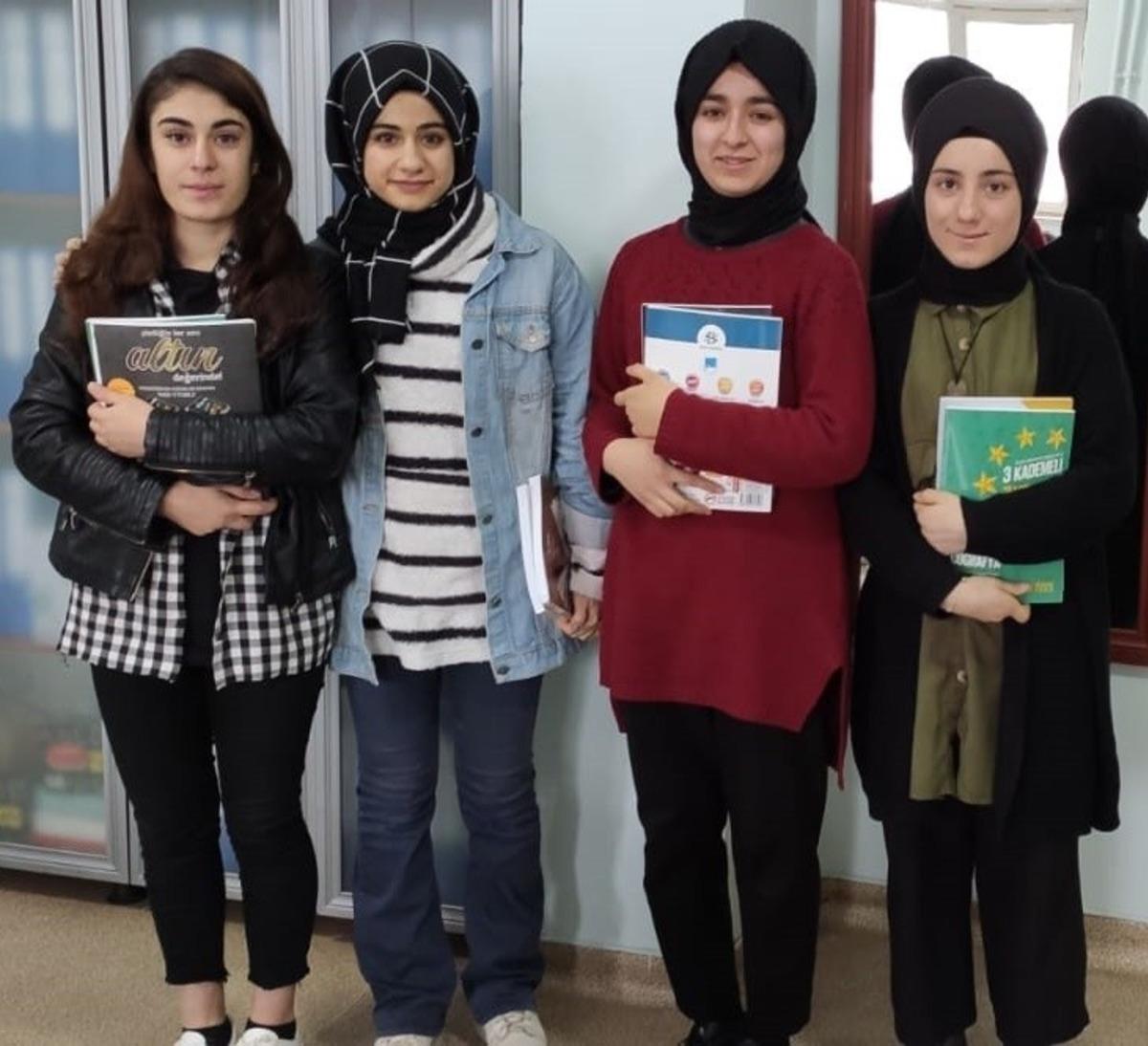 Karab&uuml;k Belediyesi&rsquo;nden, Mardin&rsquo;deki &ouml;ğrencilere kitap yardımı