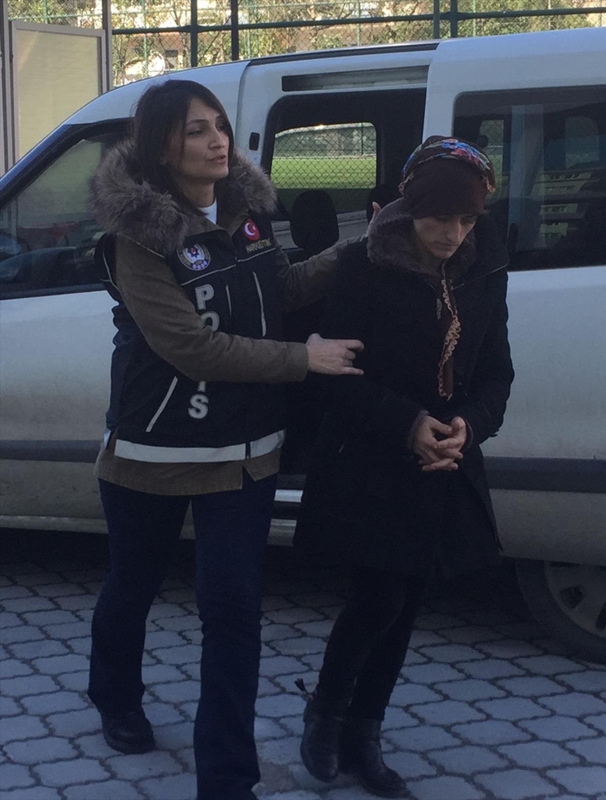 G&Uuml;NCELLEME - Samsun'da uyuşturucu operasyonunda g&ouml;zaltına alınan 5 kişiden 3'&uuml; tutuklandı