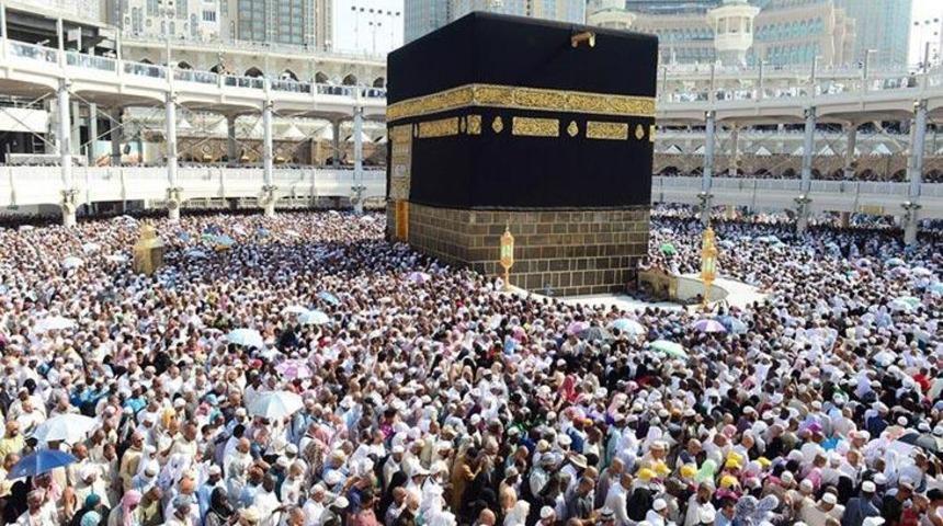 Suudi Arabistan, Kovid-19 nedeniyle umre ziyaretlerini askıya aldı