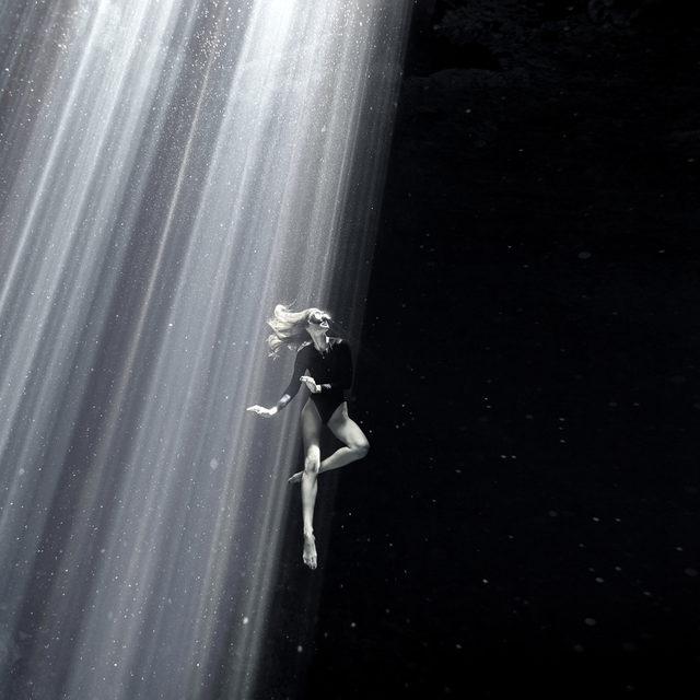 Zena Holloway - Brezilyalı dalgıç ve çevreci Flavia Eberhard, Meksika'da Yucatan Yarımadası'nda.