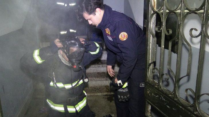 Bursa'da 5 katlı binada korkutan yangın G5