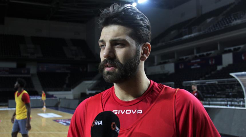 Galatasaraylı basketbolcu Göksenin Köksal'dan Ozan Tufan'a gönderme