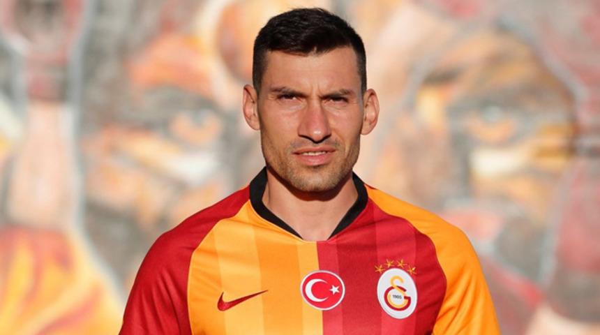 Galatasaray'da Şener Özbayraklı takımdan ayrılıyor
