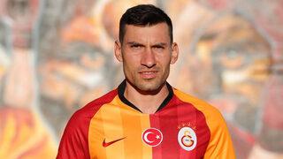 Galatasaray'da Şener Özbayraklı takımdan ayrılıyor