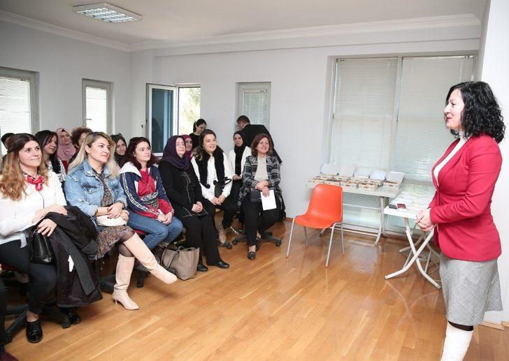 Nilüferli kadınlar İngilizce öğreniyor G1