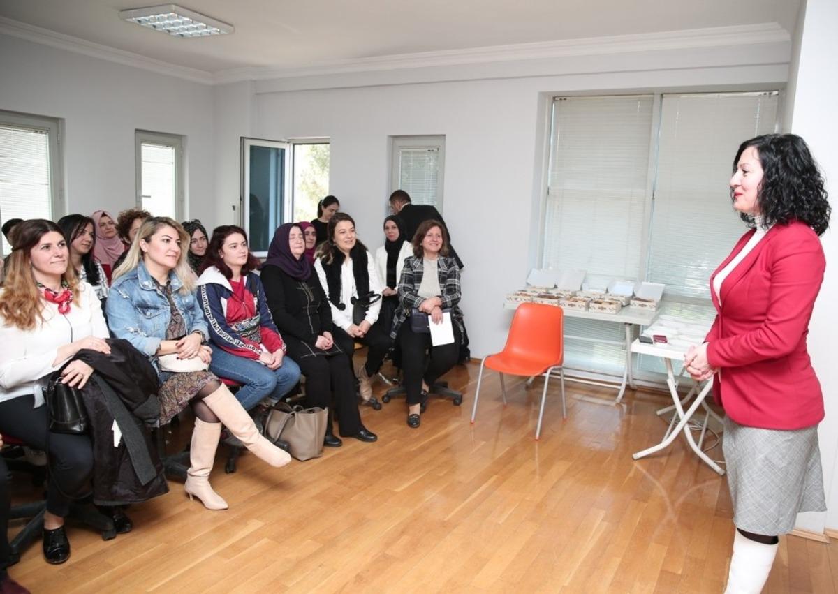 Nil&uuml;ferli kadınlar İngilizce &ouml;ğreniyor