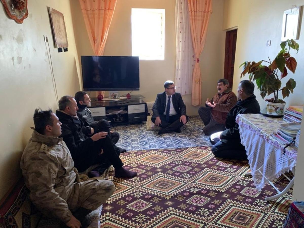 Taşlı&ccedil;ay Kaymakamı Ers&ouml;z şehit ailelerini ziyaret etti