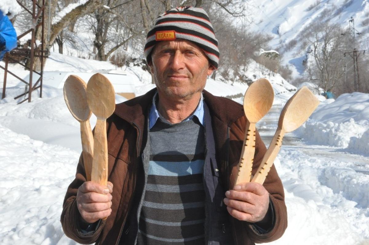 Y&uuml;ksekovalı D&uuml;zen, 100 yıllık dede mesleğini s&uuml;rd&uuml;r&uuml;yor