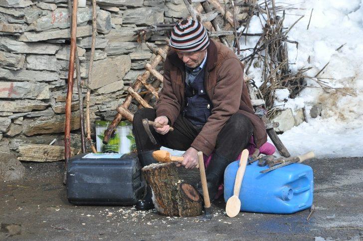 Yüksekovalı Düzen, 100 yıllık dede mesleğini sürdürüyor G2