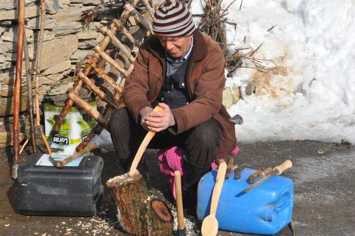 Yüksekovalı Düzen, 100 yıllık dede mesleğini sürdürüyor G4