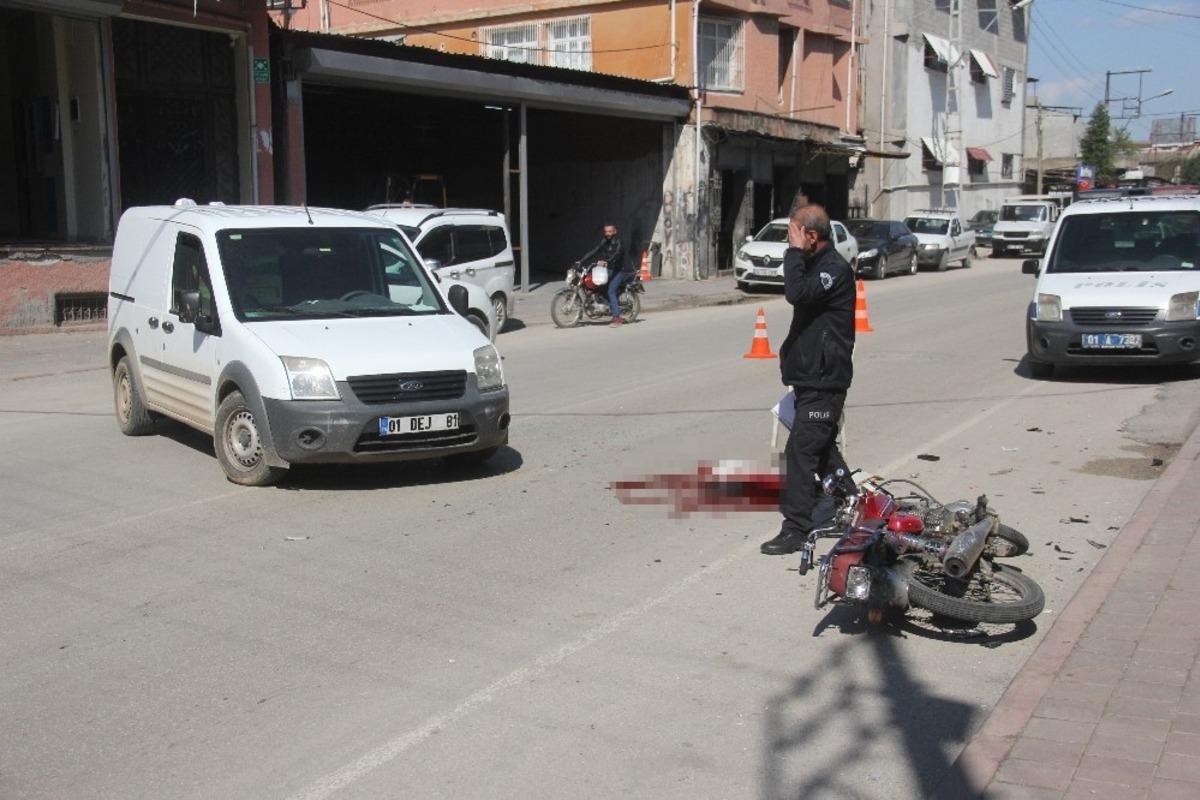 Motosiklet s&uuml;r&uuml;c&uuml;s&uuml; feci şekilde can verdi