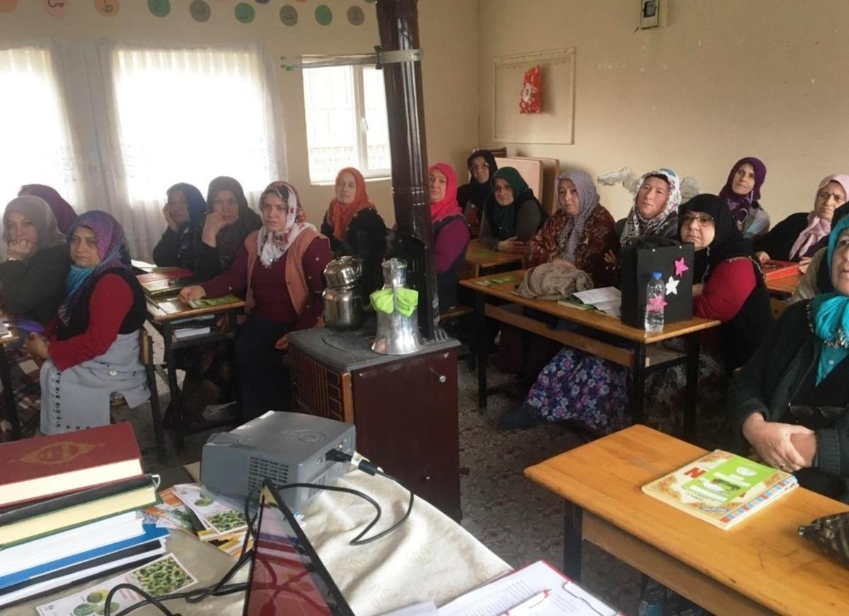 Kadın &ccedil;ift&ccedil;ilere &ldquo;Sağlıklı &Uuml;ret, G&uuml;venle T&uuml;ket&rdquo; eğitimi