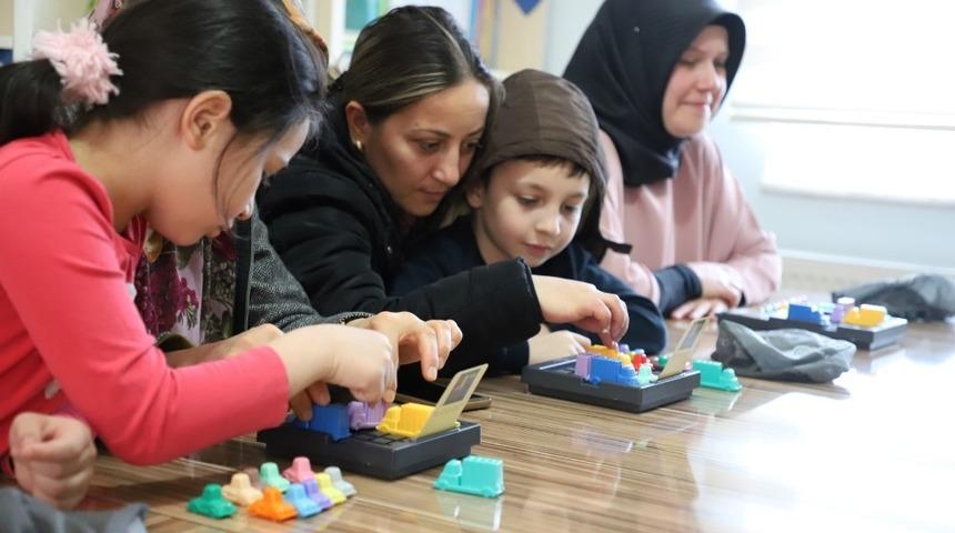 Annelere akıl oyunları eğitimi