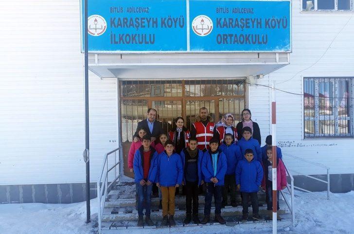 Kızılay’dan ihtiyaç sahibi öğrencilere giyim yardımı G3