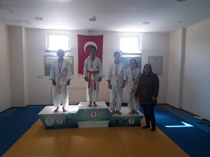 Karacaoğlan Ortaokulu Judo İl Birincisi G2