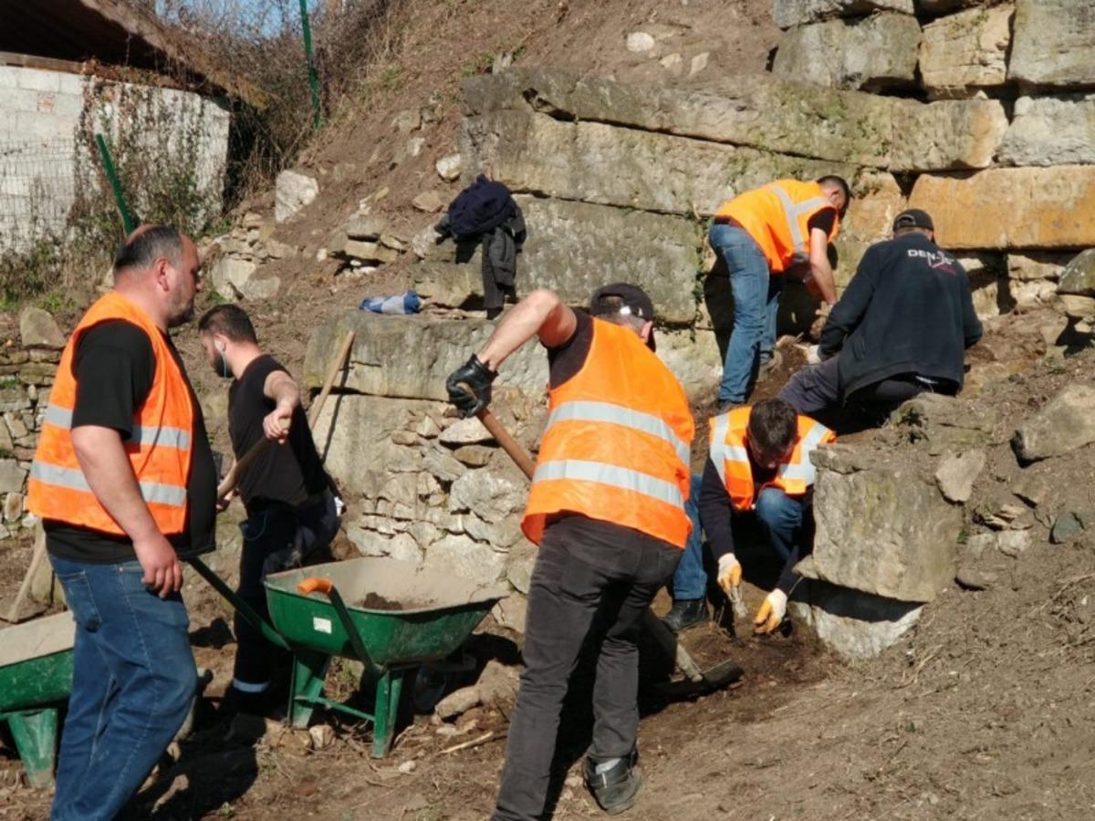 Kazı &ccedil;alışmalarında g&ouml;n&uuml;ll&uuml; sayısı her ge&ccedil;en g&uuml;n artıyor
