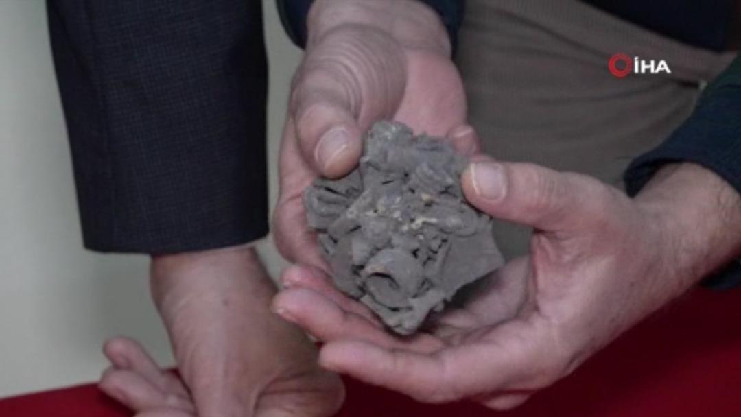 İzmir'de 4 bin 500 yıllık takılar bulundu!