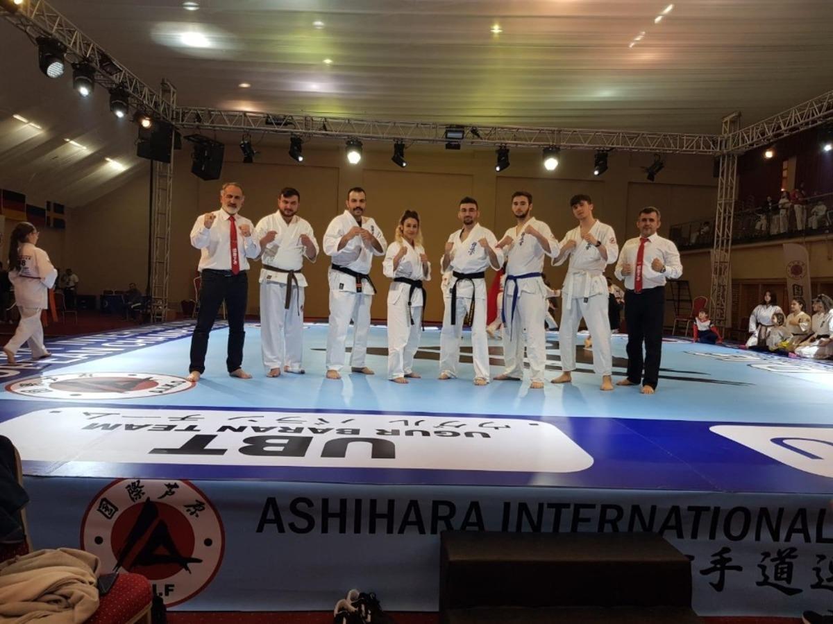 Pursaklar Belediye Spor Kul&uuml;b&uuml; sporcuları ilk kez Avrupa şampiyonu oldu