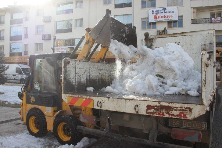 Sivas’ta karlı mücadele sürüyor G1