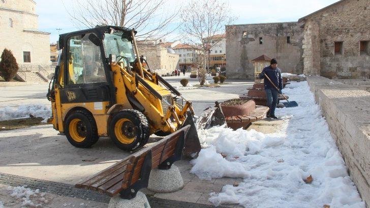 Sivas’ta karlı mücadele sürüyor G2