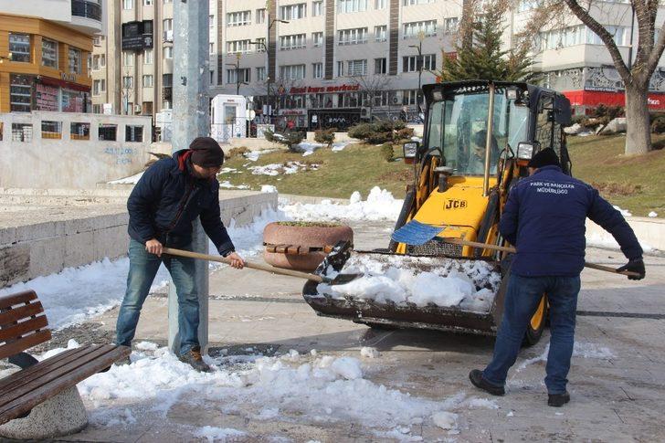 Sivas’ta karlı mücadele sürüyor G3