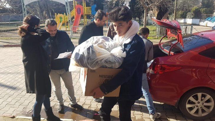 Beşiktaş taraftarlarından öğrencilere kitap bağışı G3