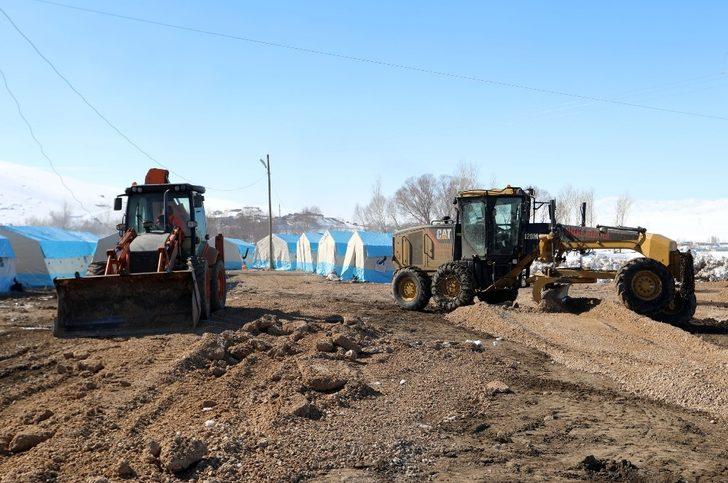 Başkale’deki depremzedelerin yaraları sarılıyor G3