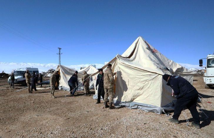 Başkale’deki depremzedelerin yaraları sarılıyor G4