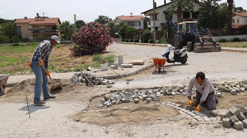 Burhaniye’de yolların tamirine başlandı
