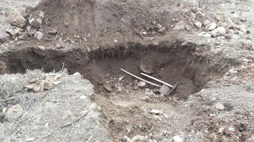 Ka&ccedil;ak kazı yaparken su&ccedil;&uuml;st&uuml; yakalandılar