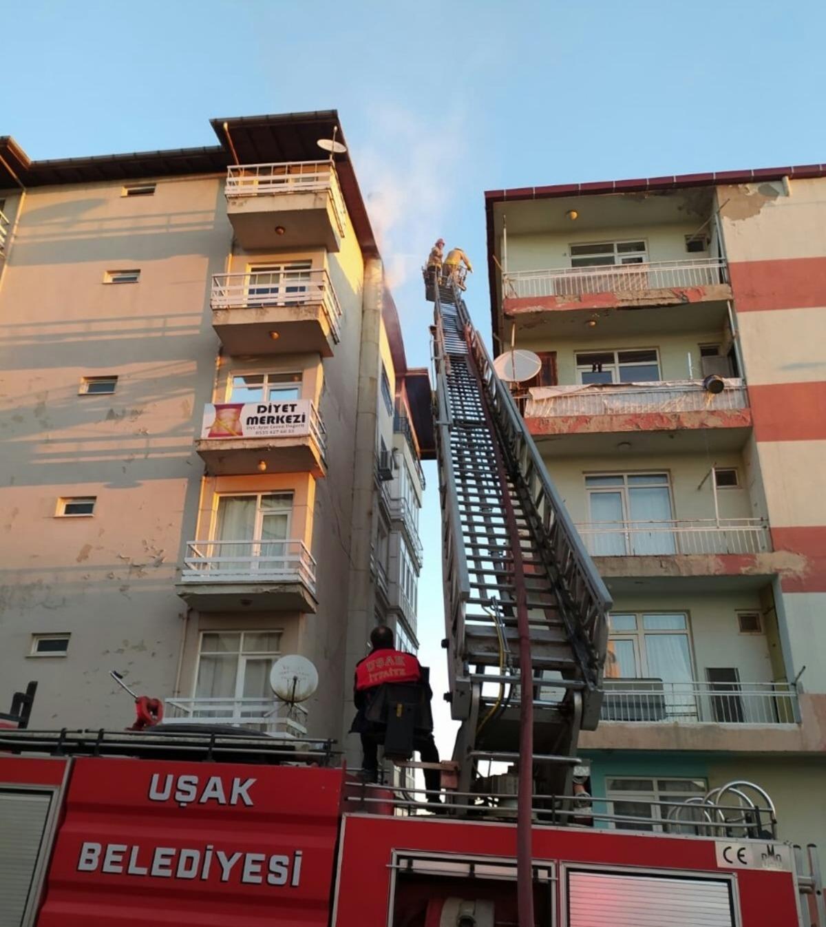 Uşak&rsquo;ta &ccedil;ıkan baca yangını itfaiye ekiplerince s&ouml;nd&uuml;r&uuml;ld&uuml;